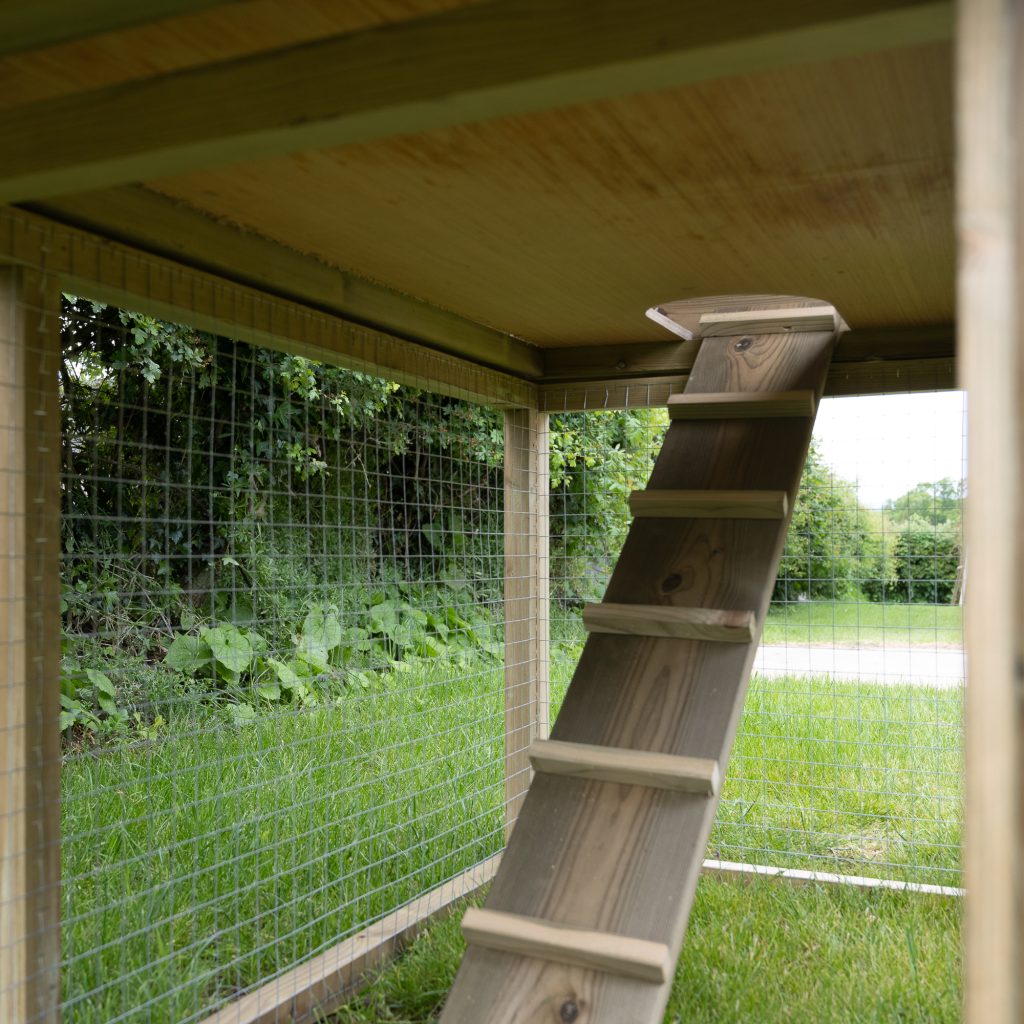 Rabbit hutch by Blackwood Outdoor